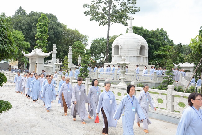“HOW TO TAKE THE RIGHT PRAYING IN BUDDHISM” Dharma Talk in the 89th Seven-Day Retreat
